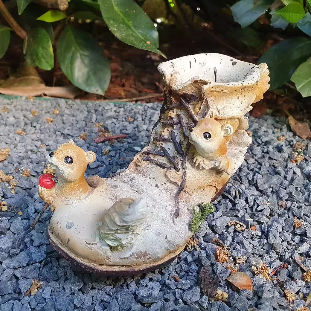 ASPINAWORLD Gartenfigur Gartenfigur Pflanzschuh mit Eichhörnchen zum bepflanzen 8 cm
