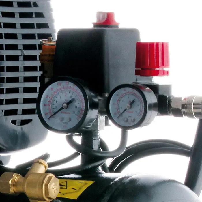 Aerotec Kompressor 220-24 FC 24 L 8 bar mit Druckminderer 75 dB